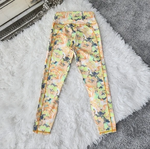 Fabletics Define PowerHold® High-Waisted 7/8 Legging. Color: PAINTED MARIGOLD. S - Picture 5 of 12